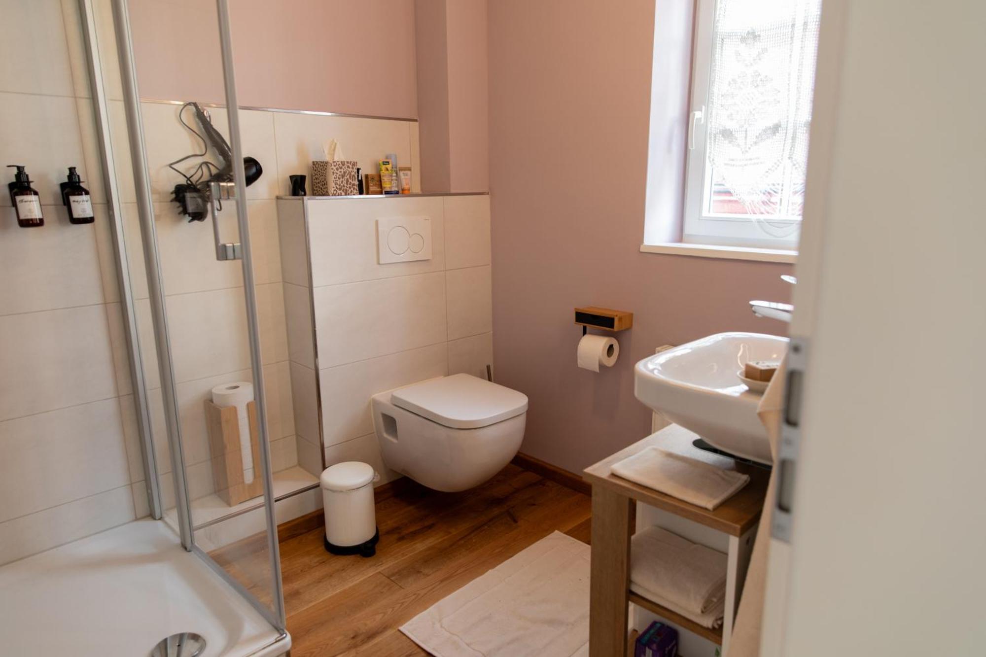 Altstadt Apartment Am Dom Wetzlar, 1 Zi, Kueche, Bad Mit Parkplatz Am Grundstueck Ngoại thất bức ảnh